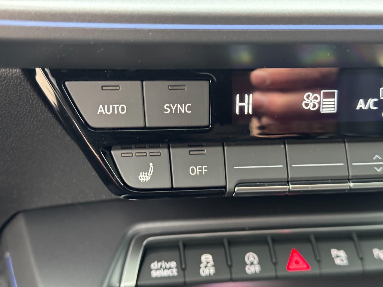 Audi A3 Vehicle Full-screen Gallery Image 27