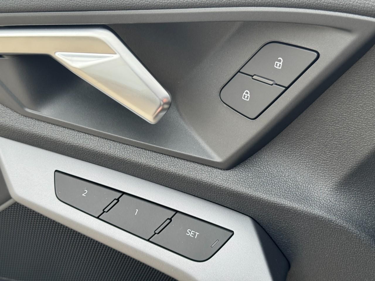 Audi A3 Vehicle Full-screen Gallery Image 29