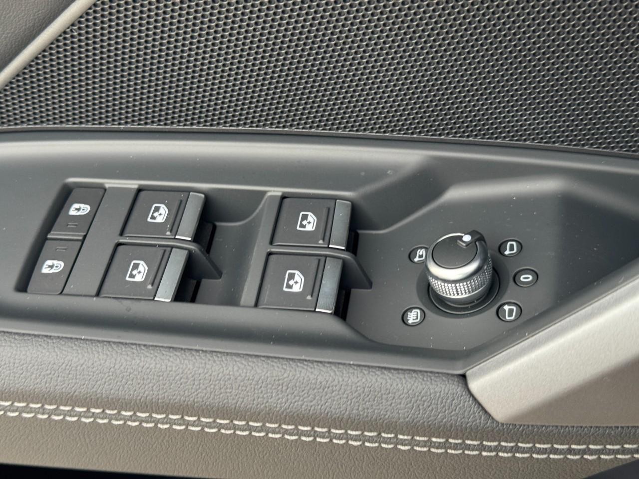 Audi A3 Vehicle Full-screen Gallery Image 30