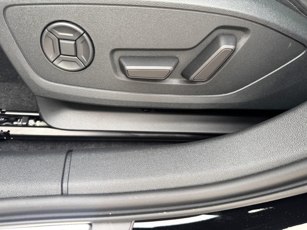 Audi A3 Vehicle Full-screen Gallery Image 32