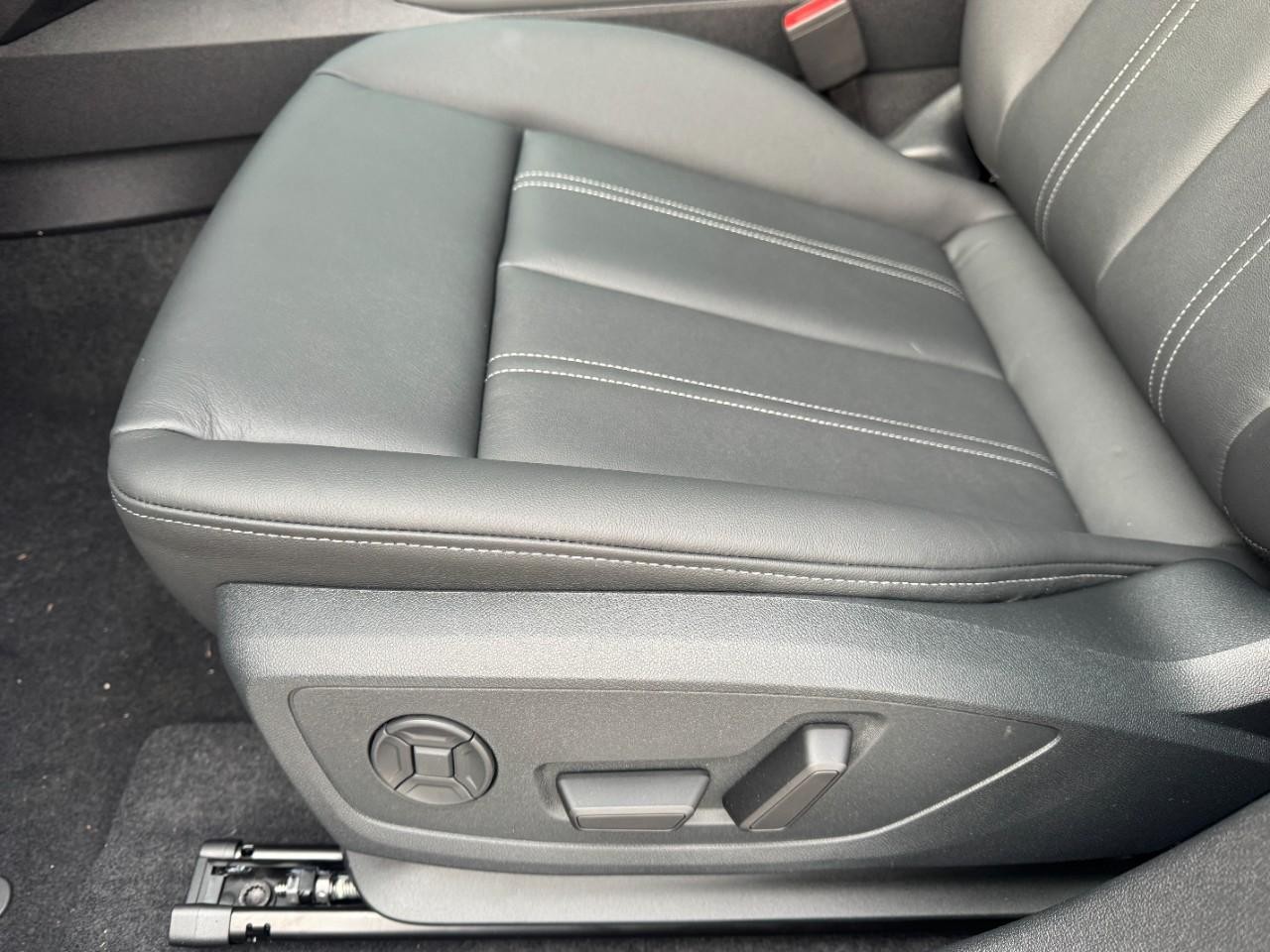 Audi A3 Vehicle Full-screen Gallery Image 33