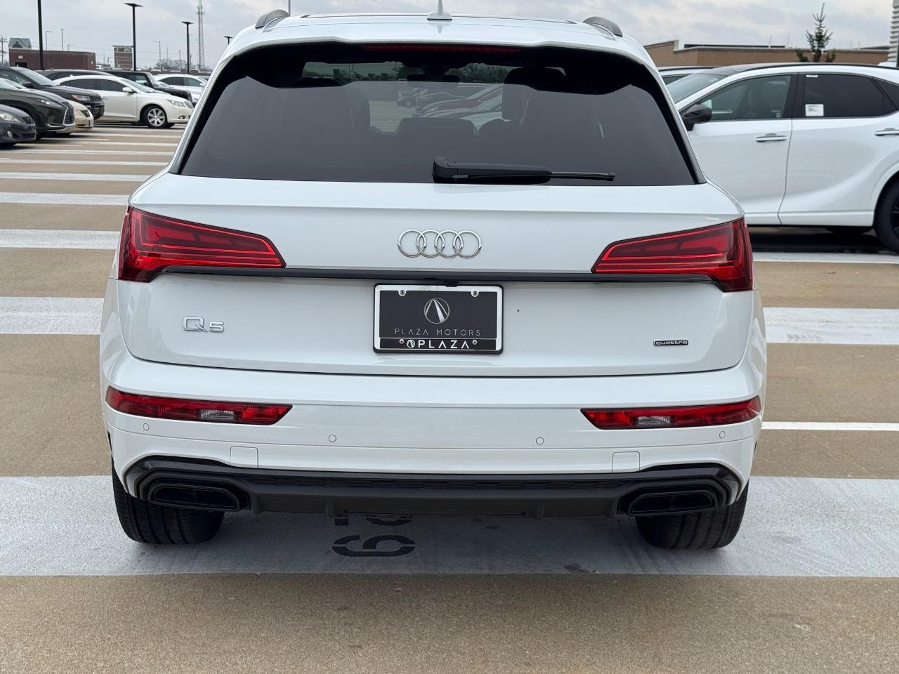 Audi Q5 Vehicle Full-screen Gallery Image 10