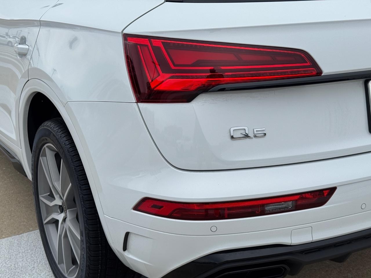 Audi Q5 Vehicle Full-screen Gallery Image 11