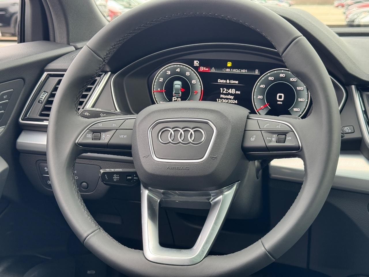 Audi Q5 Vehicle Full-screen Gallery Image 15