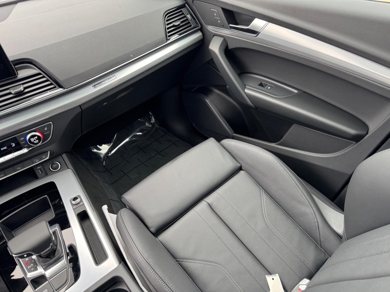 Audi Q5 Vehicle Full-screen Gallery Image 18