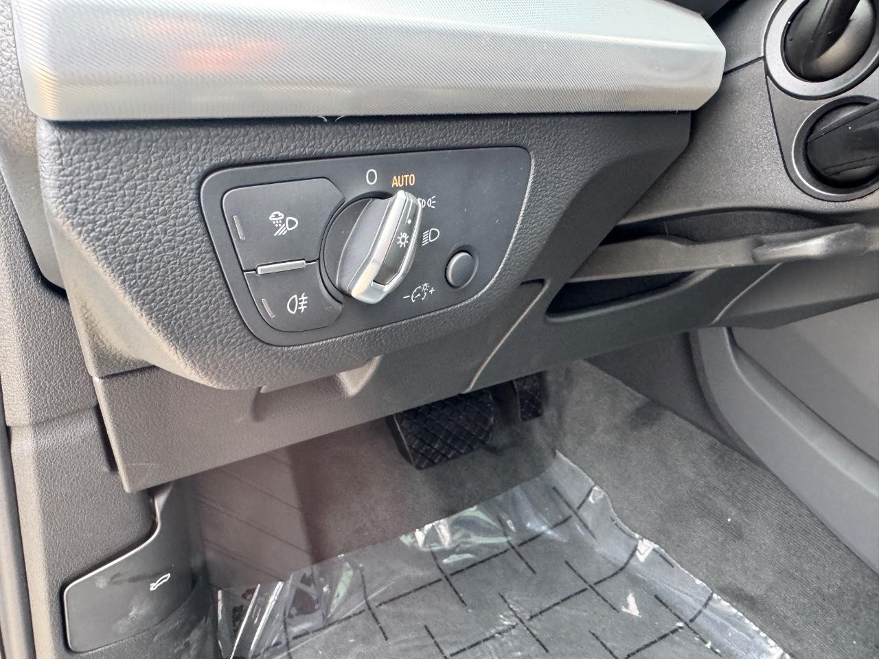 Audi Q5 Vehicle Full-screen Gallery Image 20