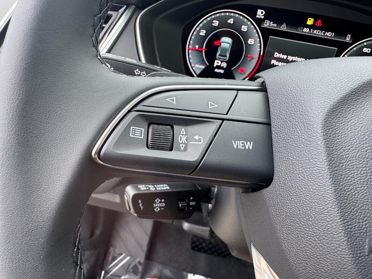 Audi Q5 Vehicle Full-screen Gallery Image 21