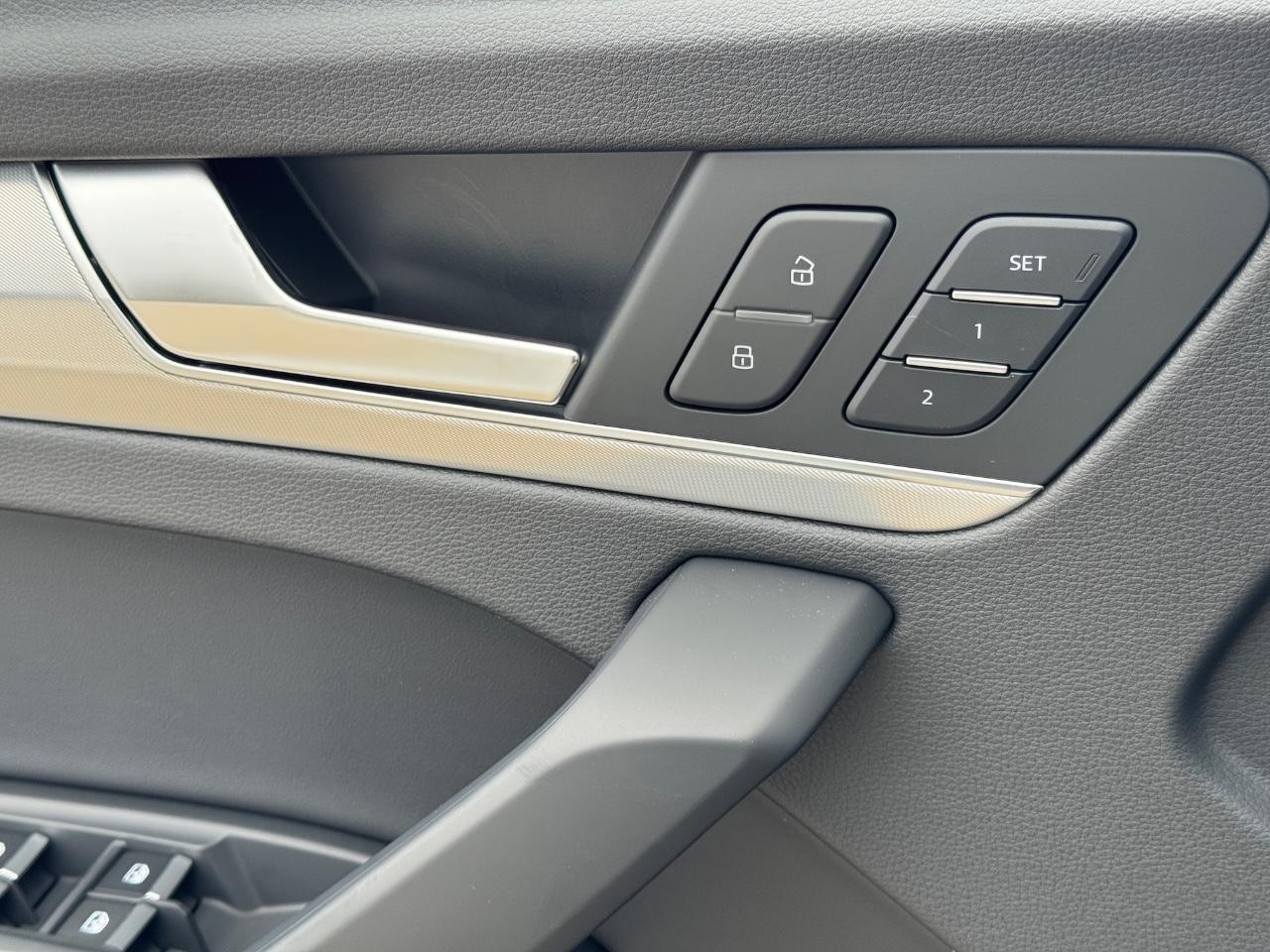 Audi Q5 Vehicle Full-screen Gallery Image 29