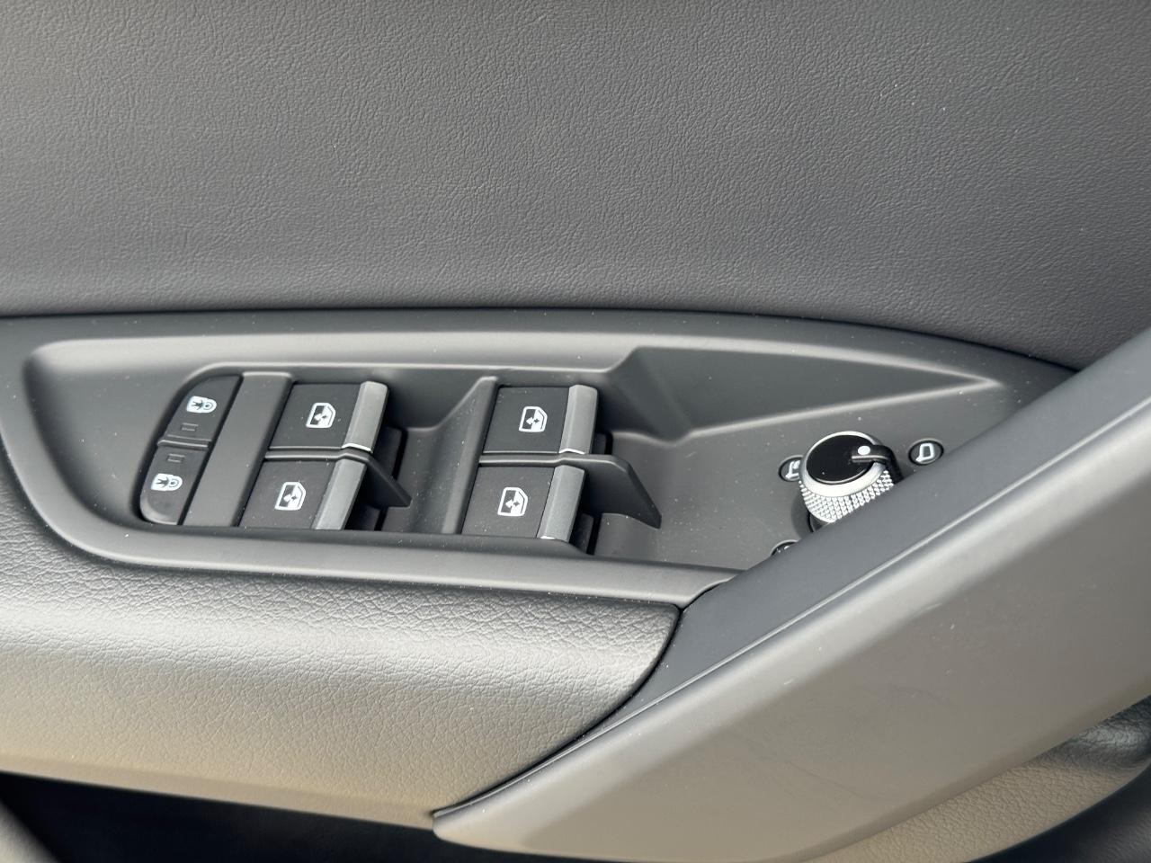 Audi Q5 Vehicle Full-screen Gallery Image 30