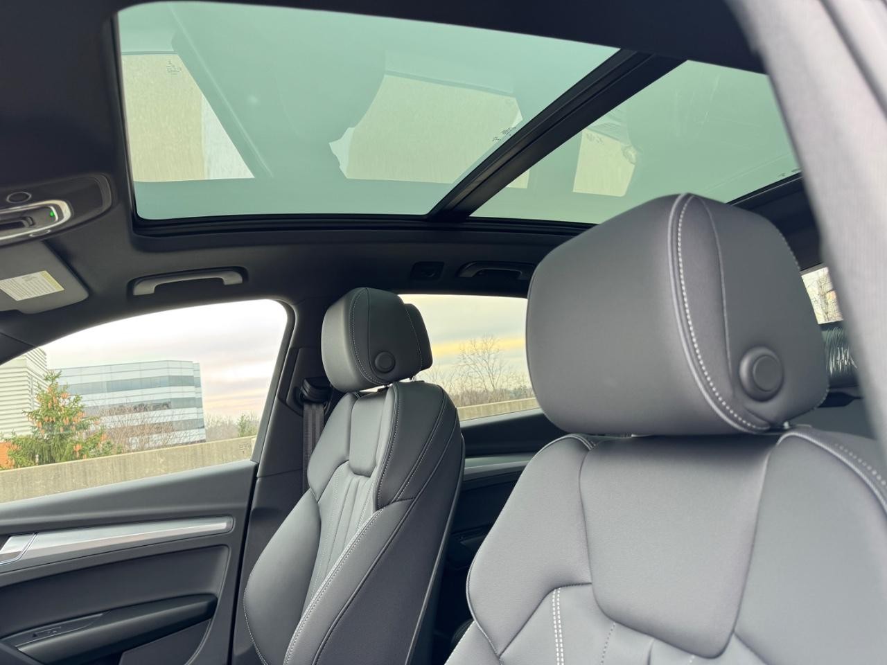 Audi Q5 Vehicle Full-screen Gallery Image 31