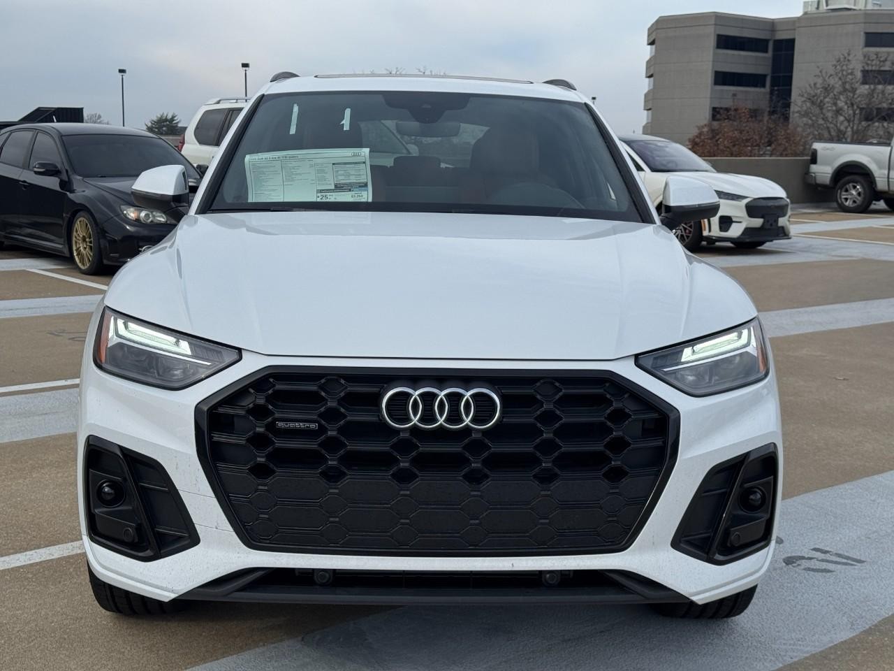 Audi Q5 Vehicle Full-screen Gallery Image 07