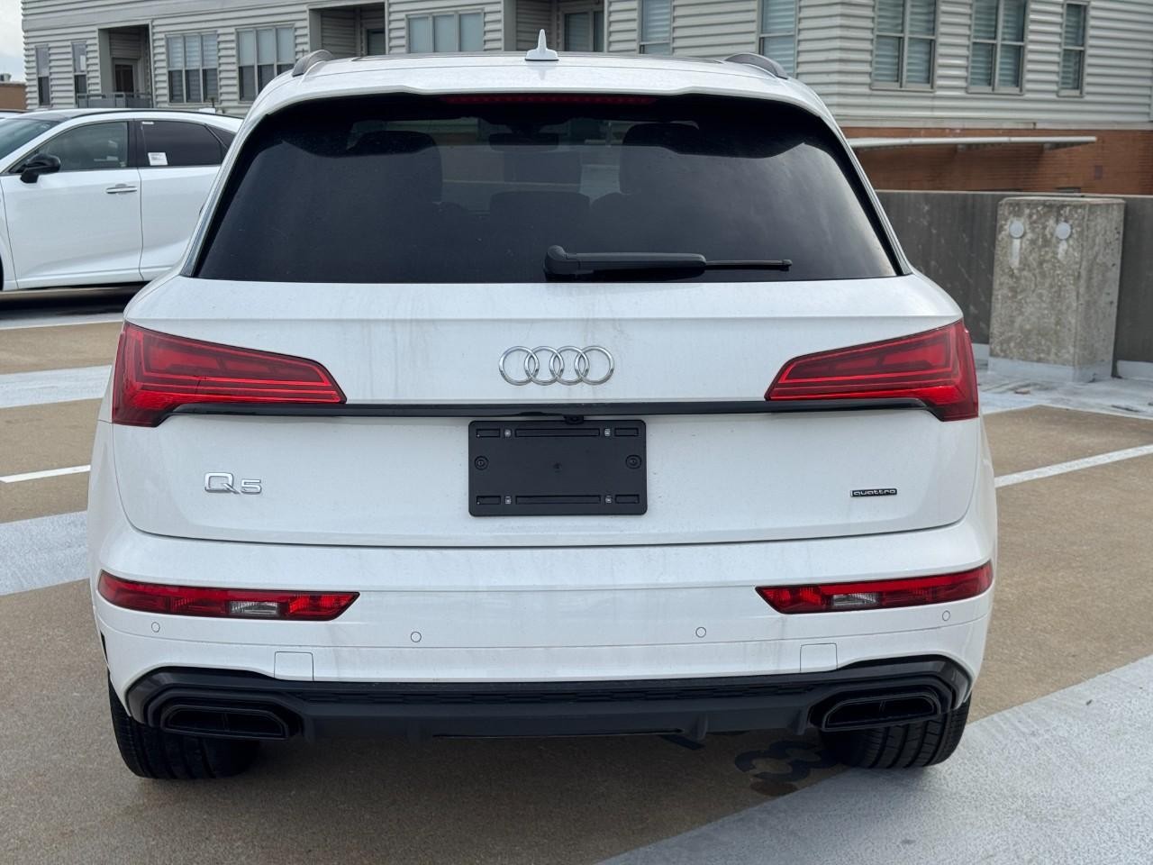 Audi Q5 Vehicle Full-screen Gallery Image 10