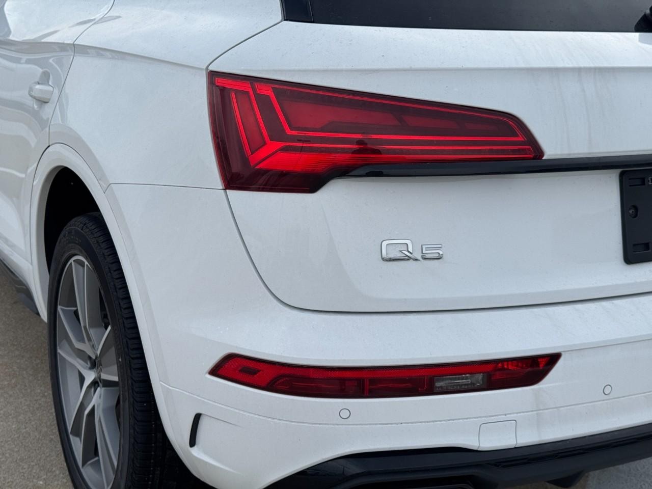 Audi Q5 Vehicle Full-screen Gallery Image 11