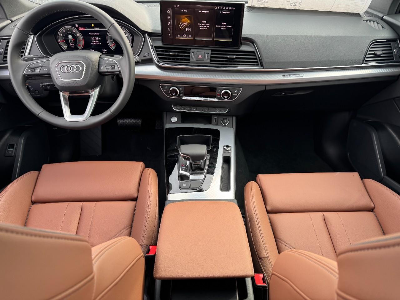 Audi Q5 Vehicle Full-screen Gallery Image 14
