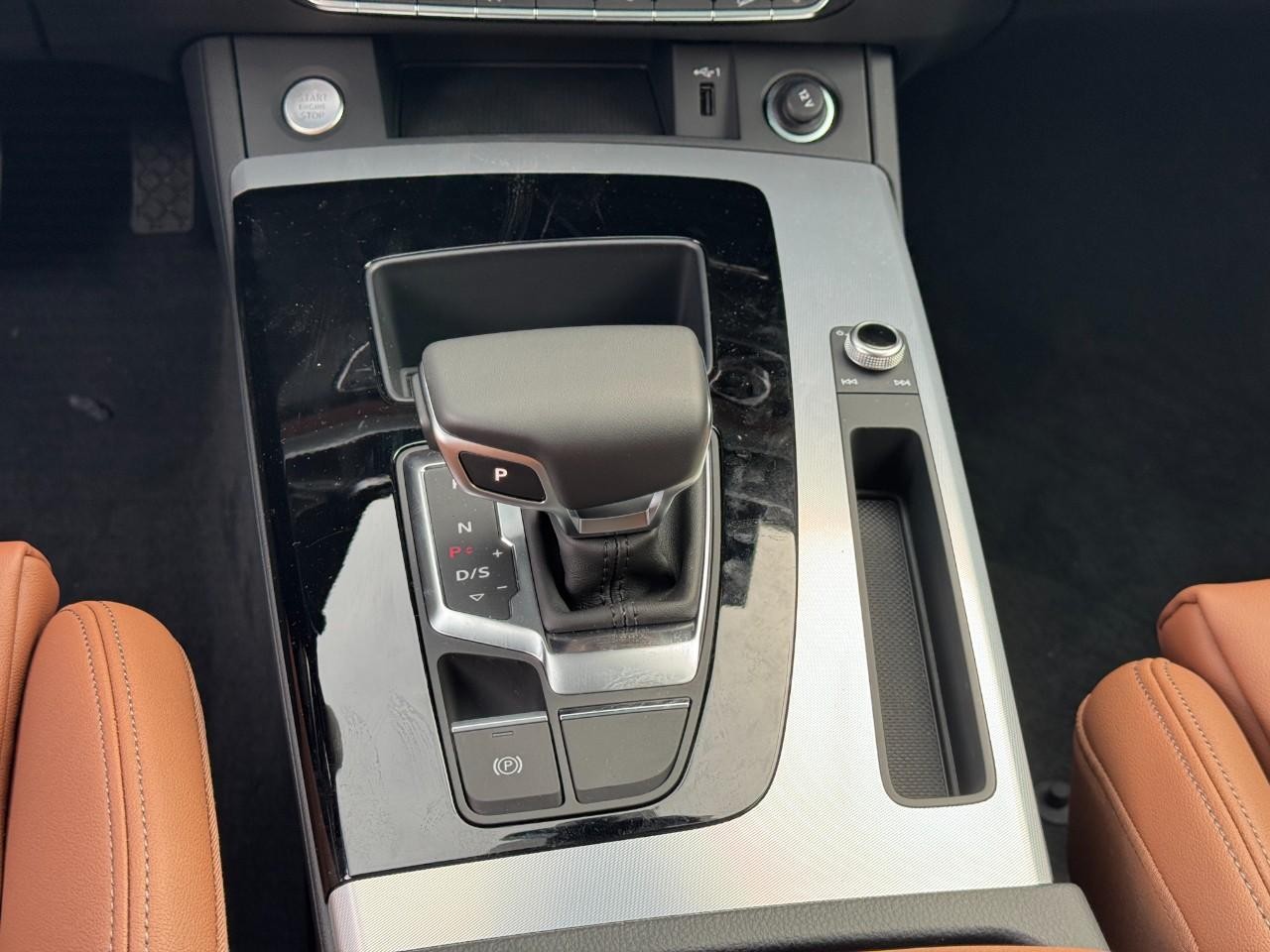 Audi Q5 Vehicle Full-screen Gallery Image 17