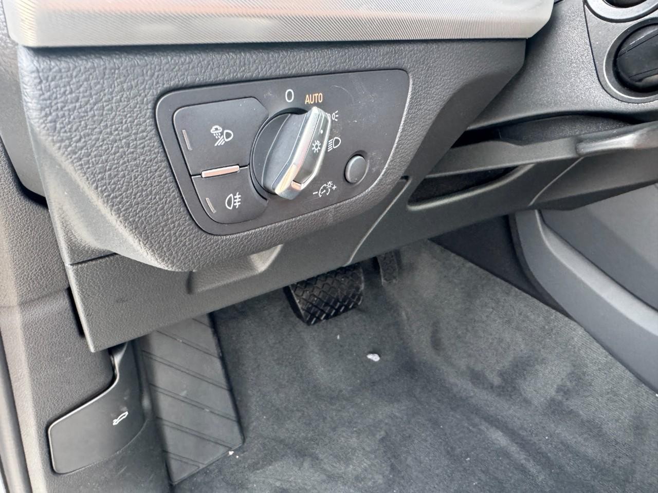 Audi Q5 Vehicle Full-screen Gallery Image 20