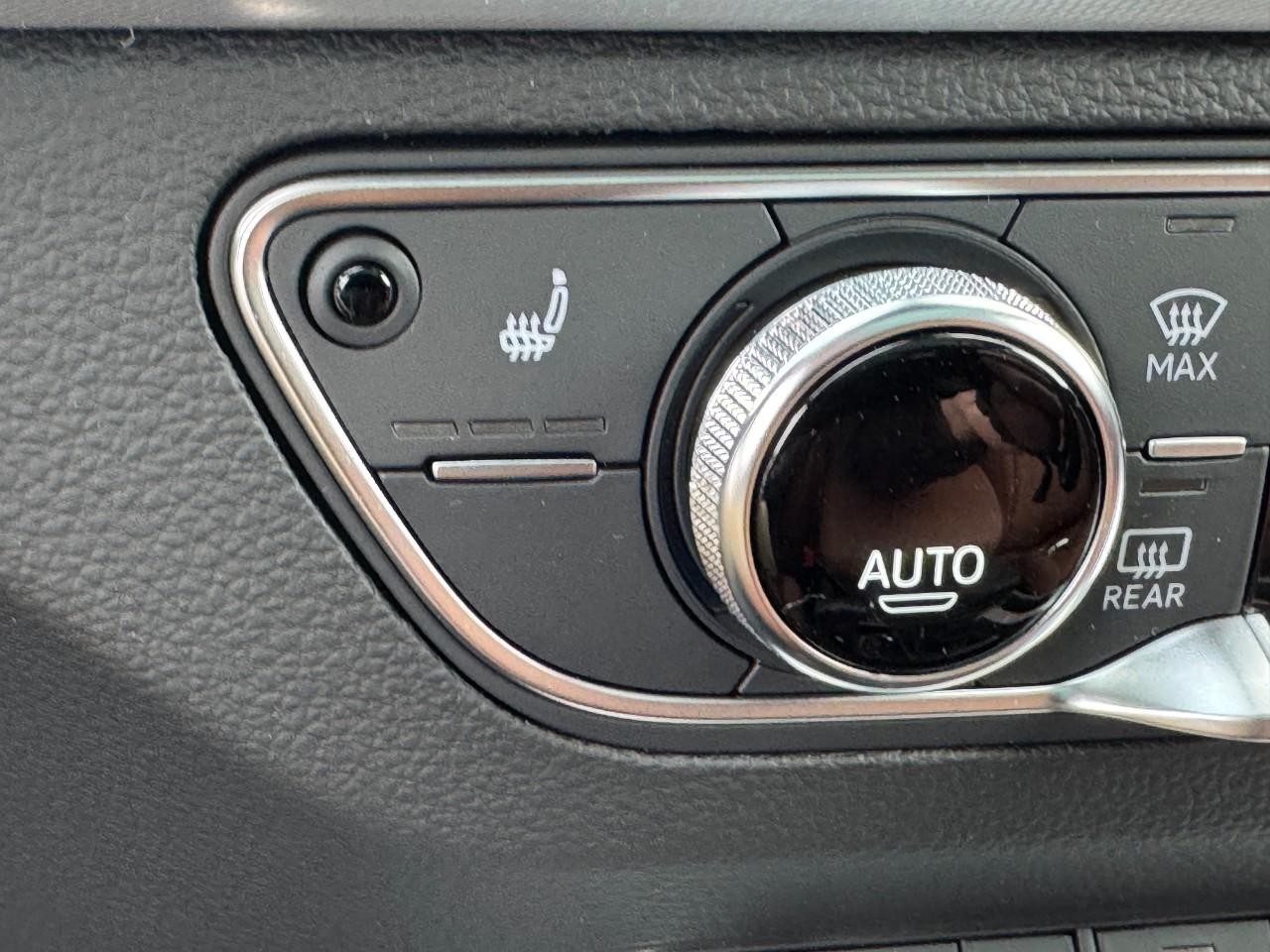 Audi Q5 Vehicle Full-screen Gallery Image 27