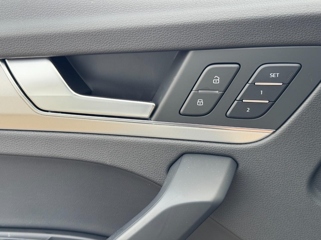 Audi Q5 Vehicle Full-screen Gallery Image 29