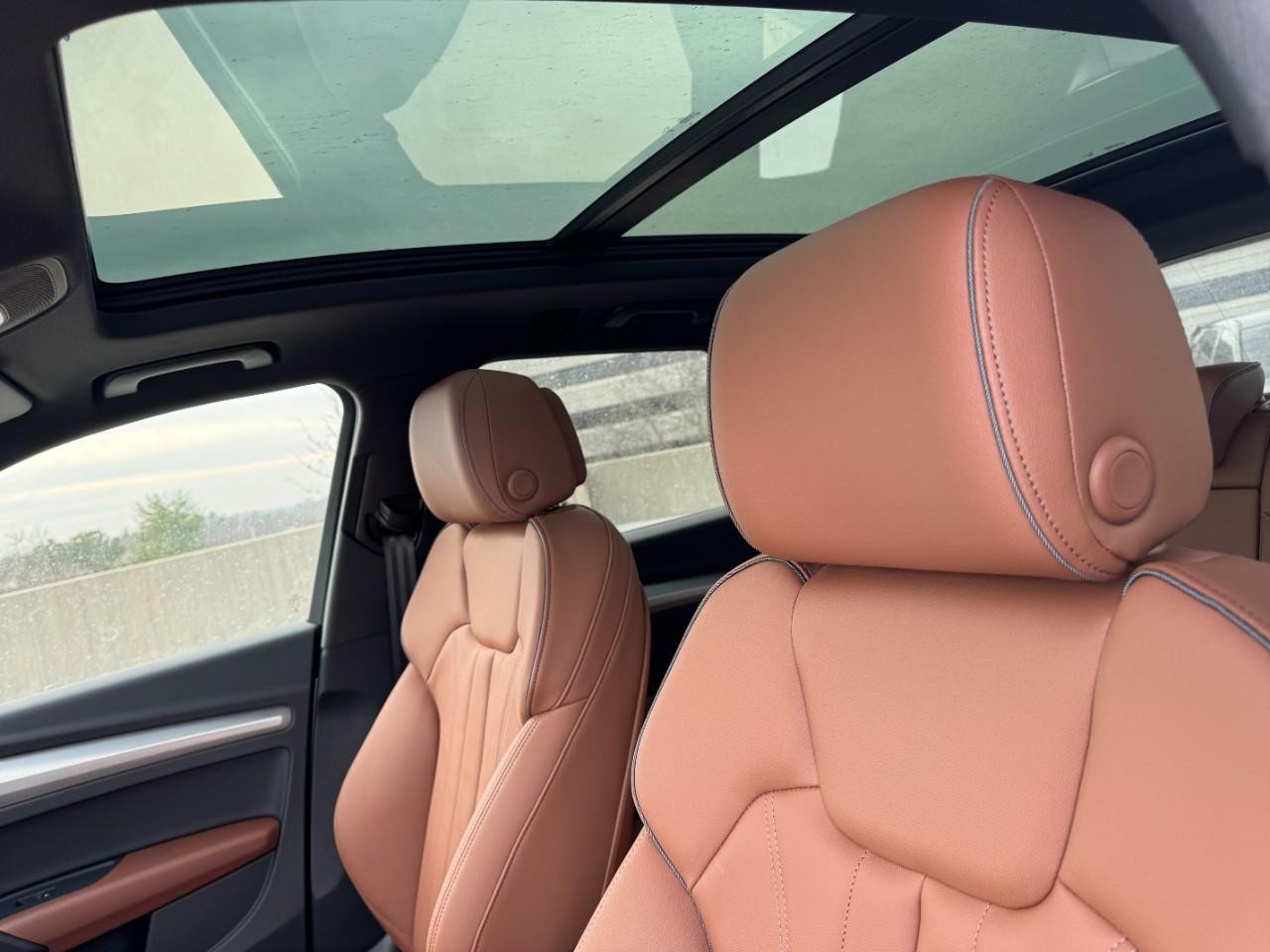 Audi Q5 Vehicle Full-screen Gallery Image 31