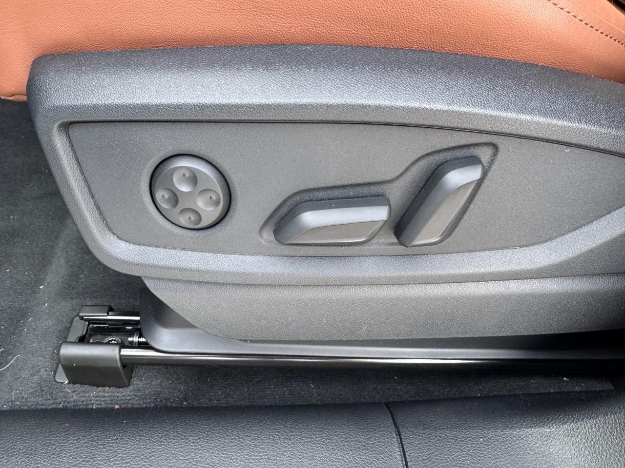 Audi Q5 Vehicle Full-screen Gallery Image 32