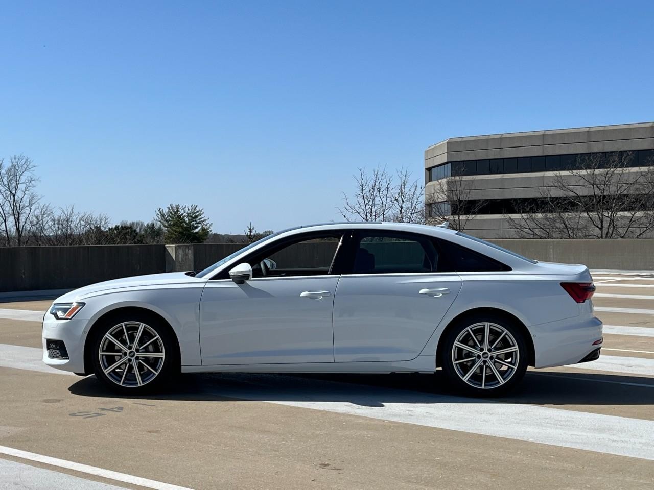 Audi A6 Sedan Vehicle Full-screen Gallery Image 2