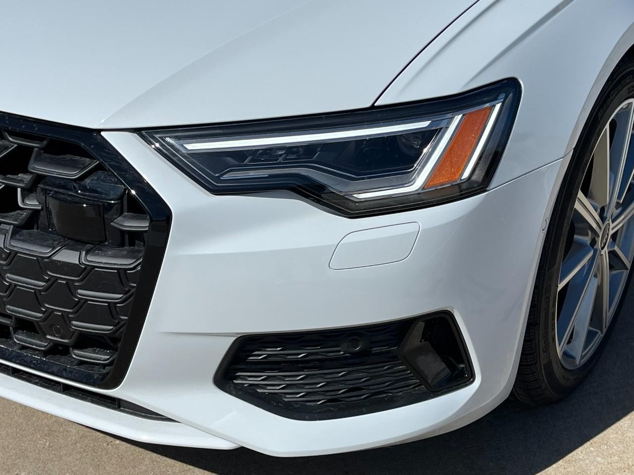 Audi A6 Sedan Vehicle Full-screen Gallery Image 9