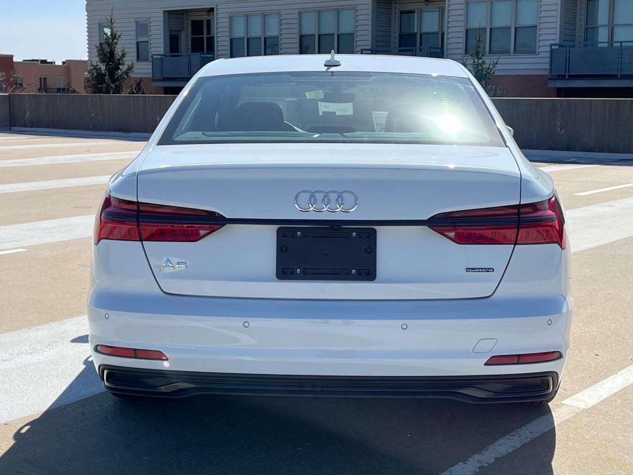 Audi A6 Sedan Vehicle Full-screen Gallery Image 10