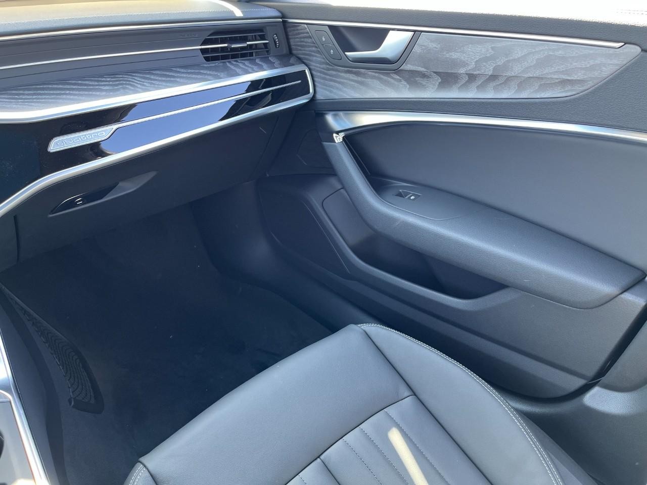 Audi A6 Sedan Vehicle Full-screen Gallery Image 19