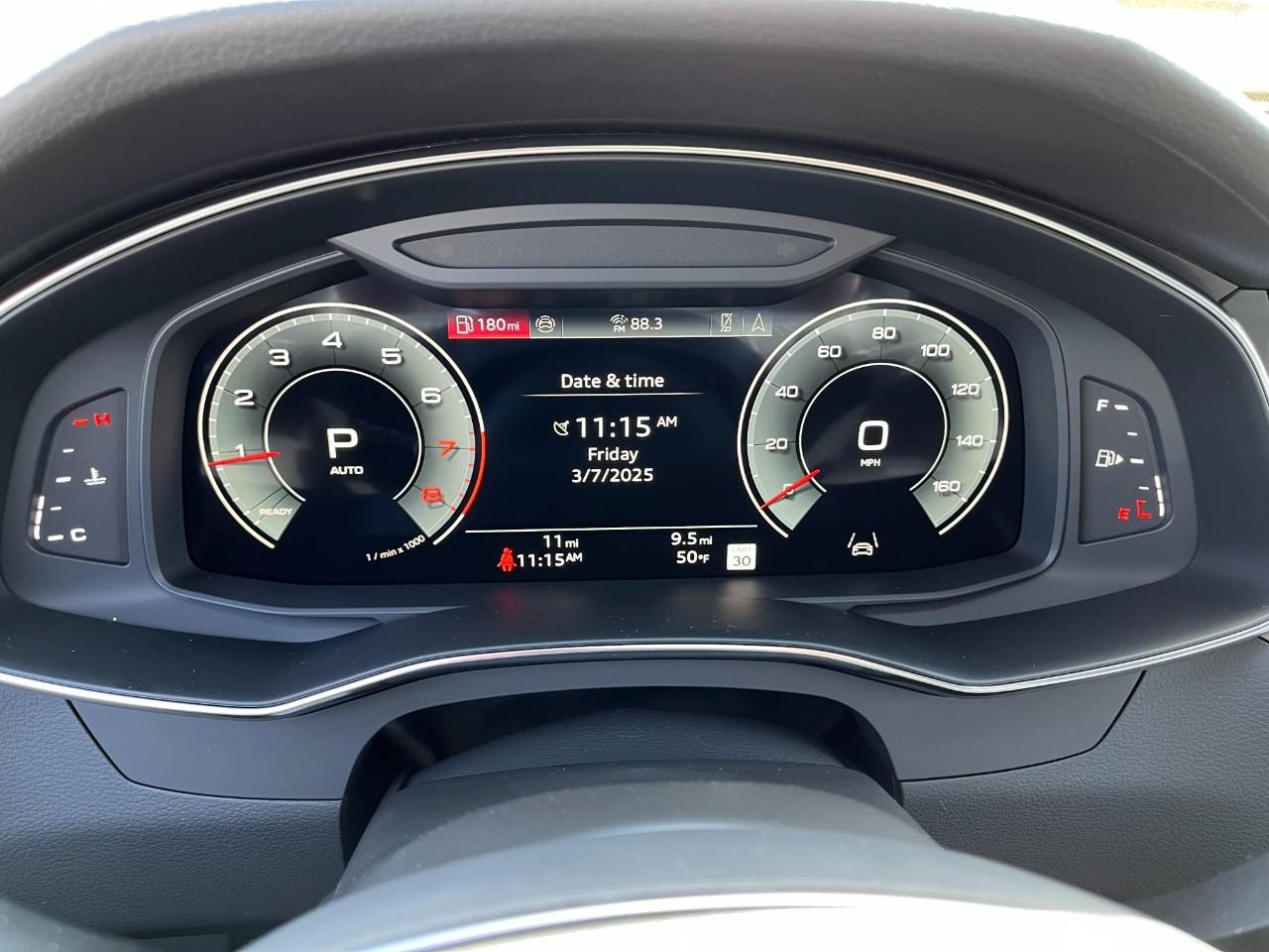 Audi A6 Sedan Vehicle Full-screen Gallery Image 24