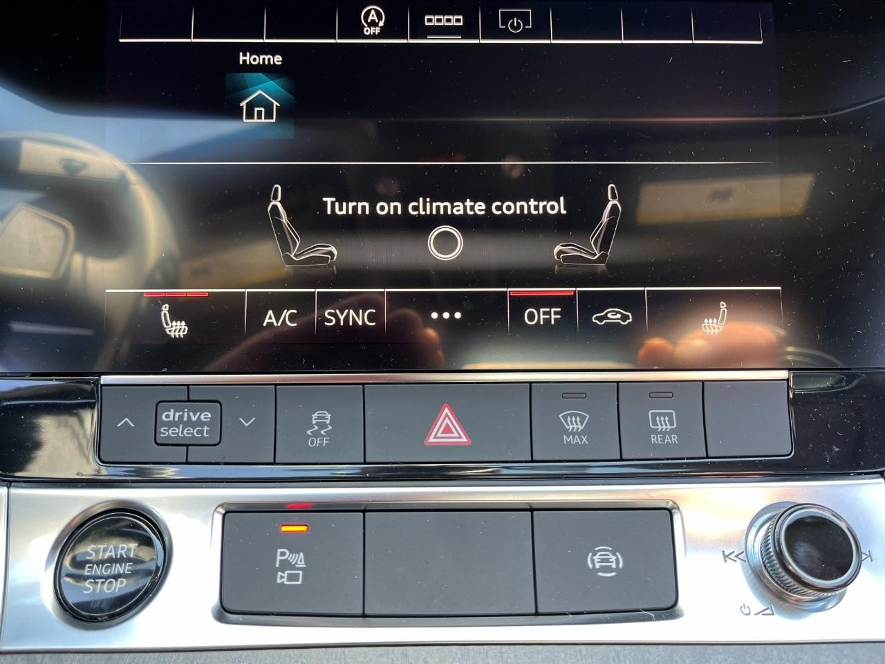 Audi A6 Sedan Vehicle Full-screen Gallery Image 27