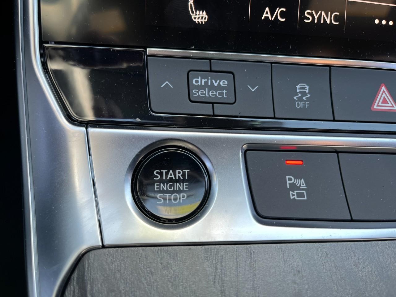 Audi A6 Sedan Vehicle Full-screen Gallery Image 28