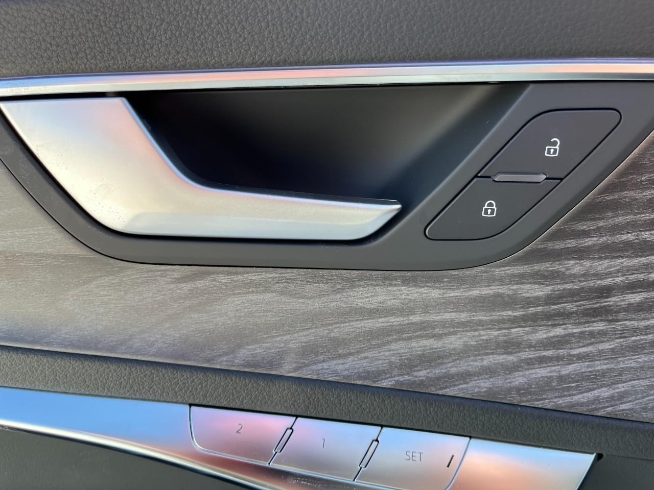 Audi A6 Sedan Vehicle Full-screen Gallery Image 31