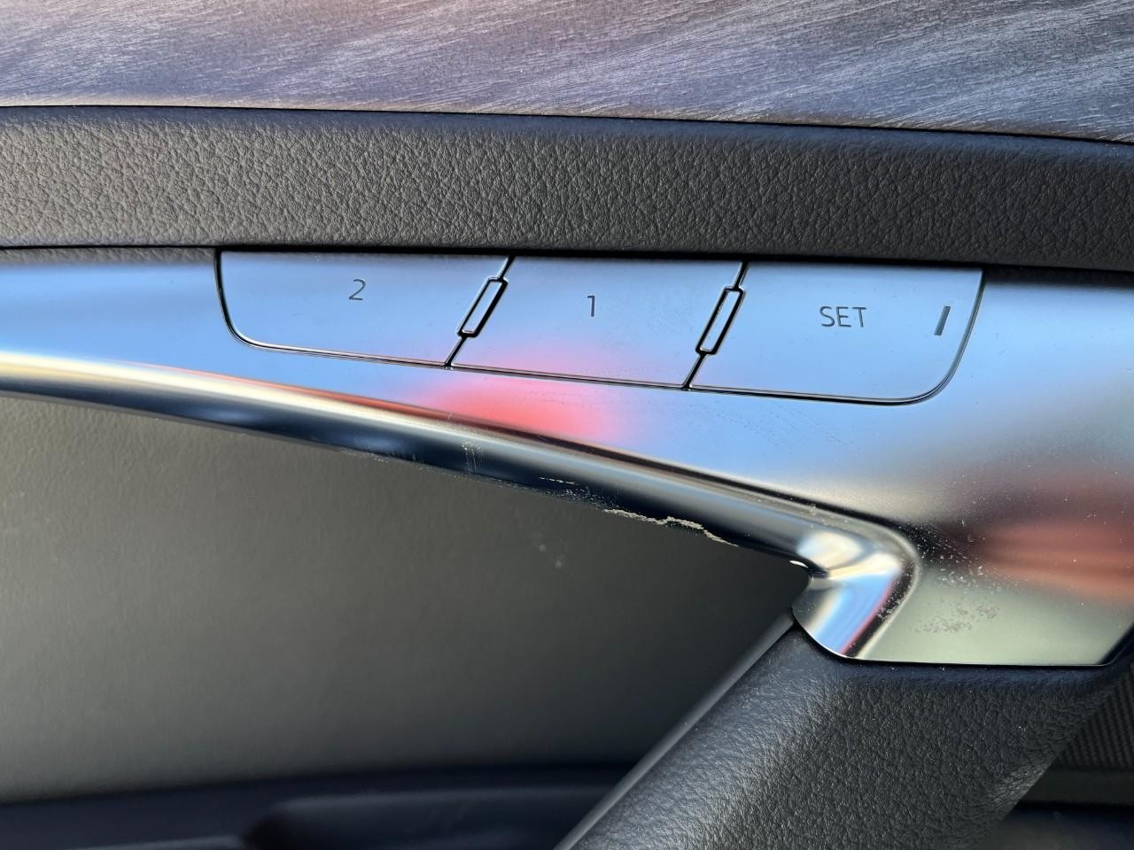 Audi A6 Sedan Vehicle Full-screen Gallery Image 32