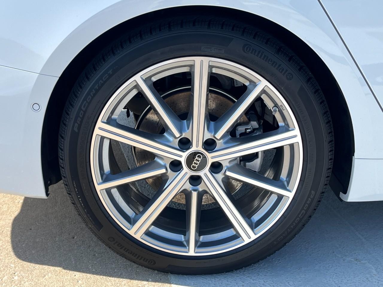 Audi A6 Sedan Vehicle Full-screen Gallery Image 5