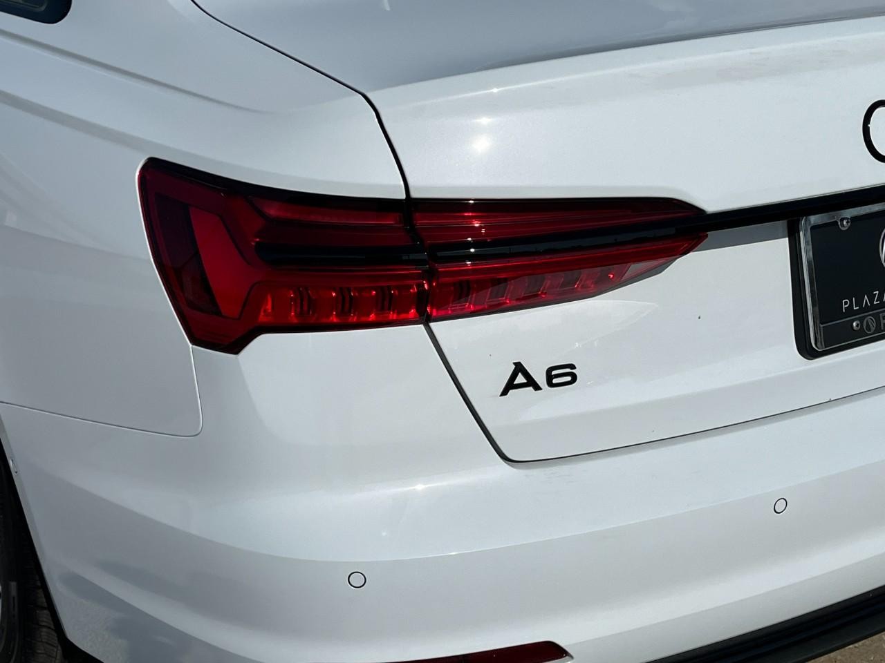 Audi A6 Sedan Vehicle Full-screen Gallery Image 11