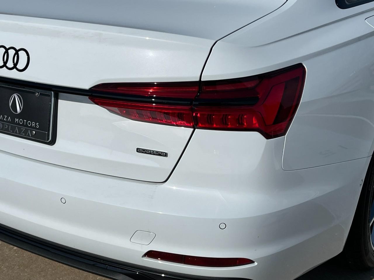 Audi A6 Sedan Vehicle Full-screen Gallery Image 12