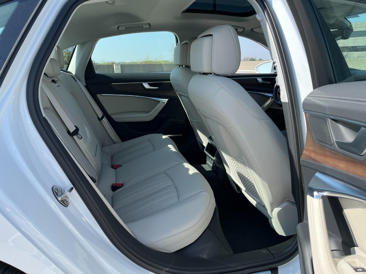 Audi A6 Sedan Vehicle Full-screen Gallery Image 13