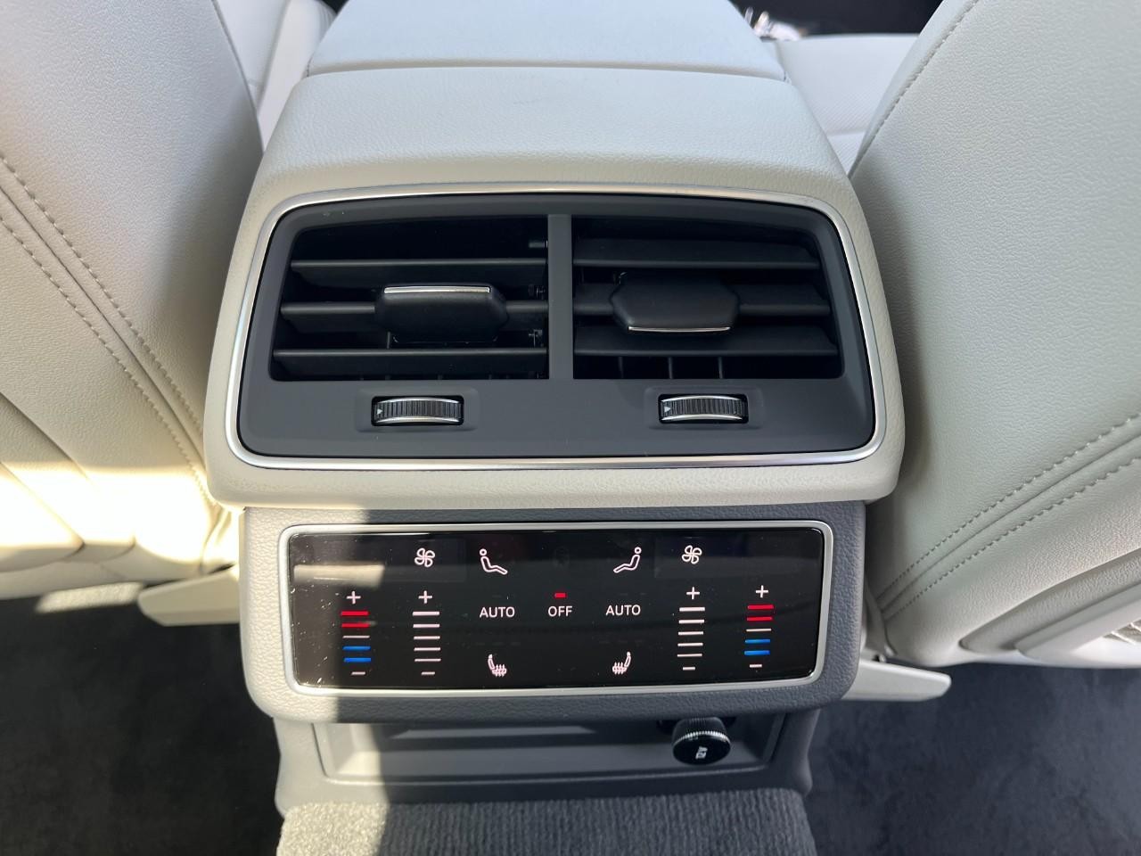 Audi A6 Sedan Vehicle Full-screen Gallery Image 18