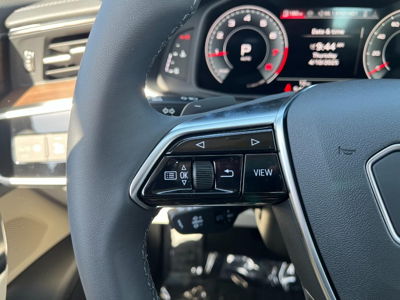 Audi A6 Sedan Vehicle Full-screen Gallery Image 21