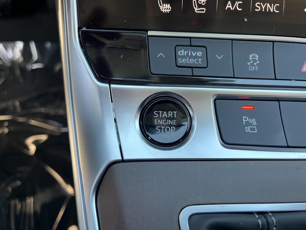 Audi A6 Sedan Vehicle Full-screen Gallery Image 29