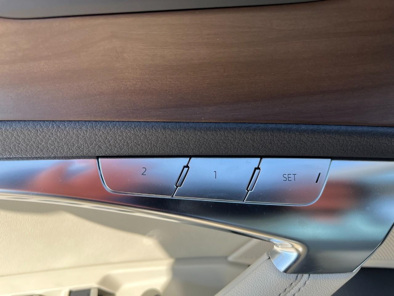 Audi A6 Sedan Vehicle Full-screen Gallery Image 33