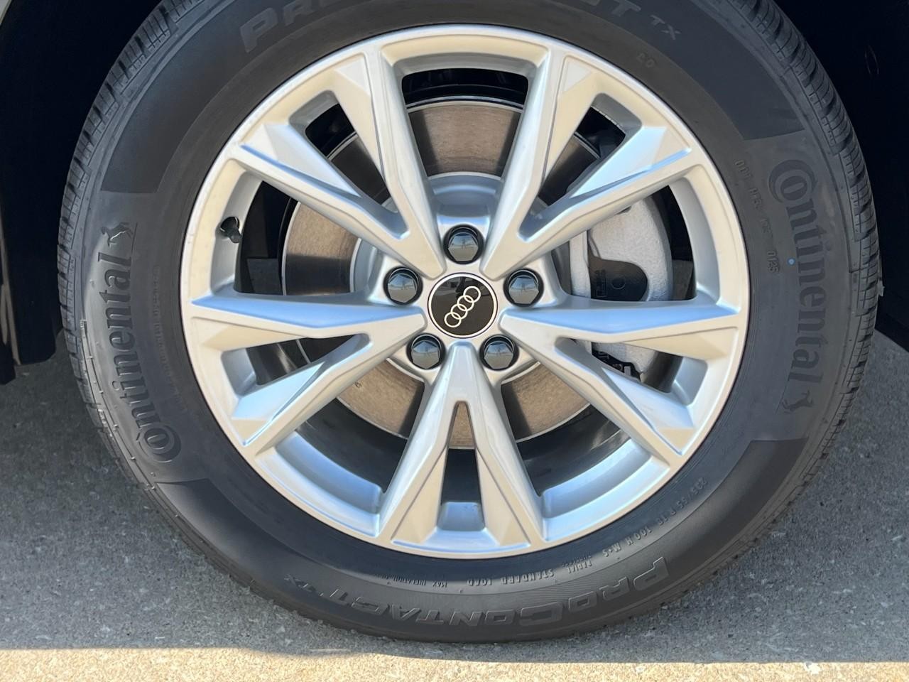 Audi Q3 Vehicle Full-screen Gallery Image 5