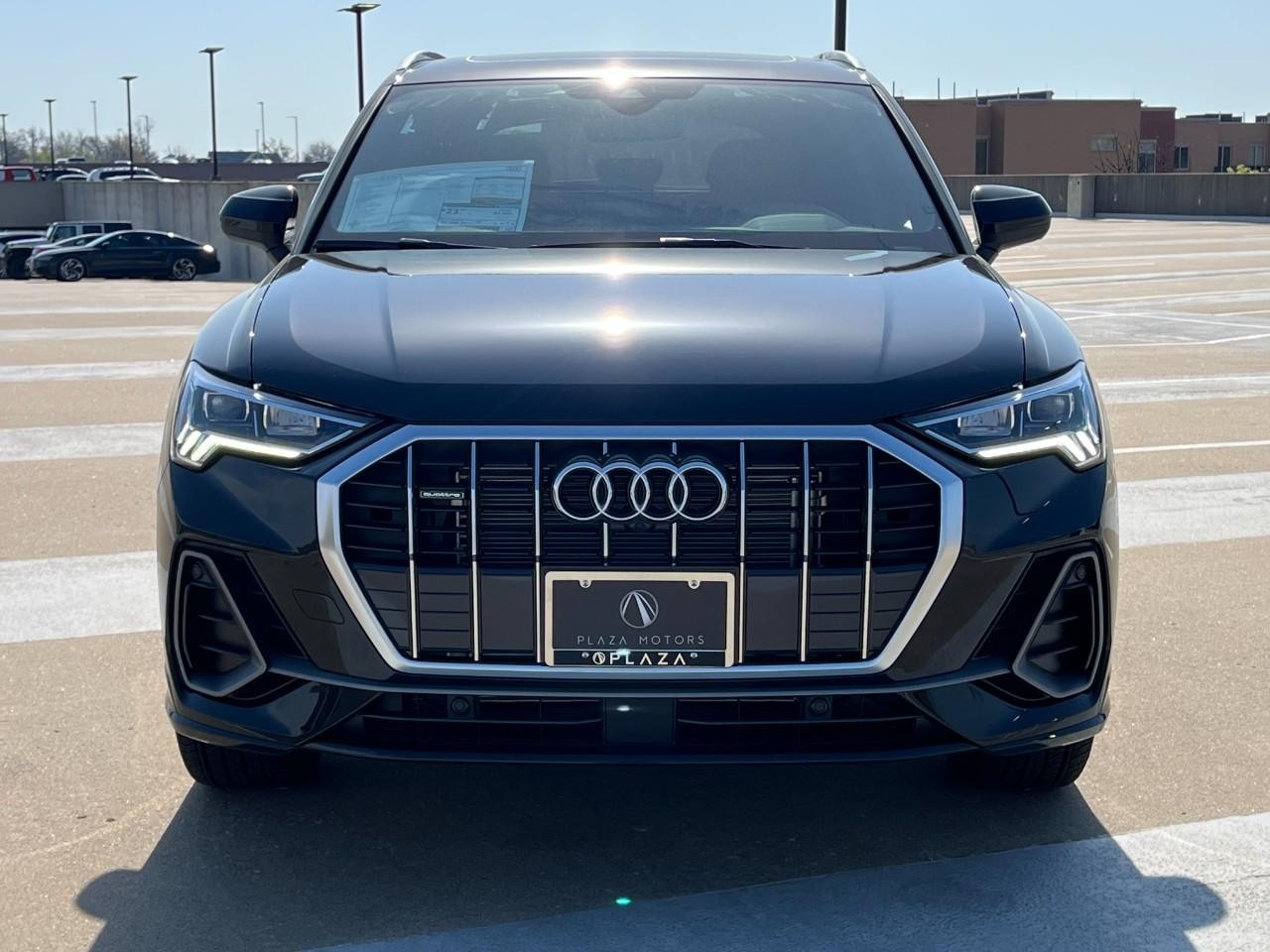 Audi Q3 Vehicle Full-screen Gallery Image 7
