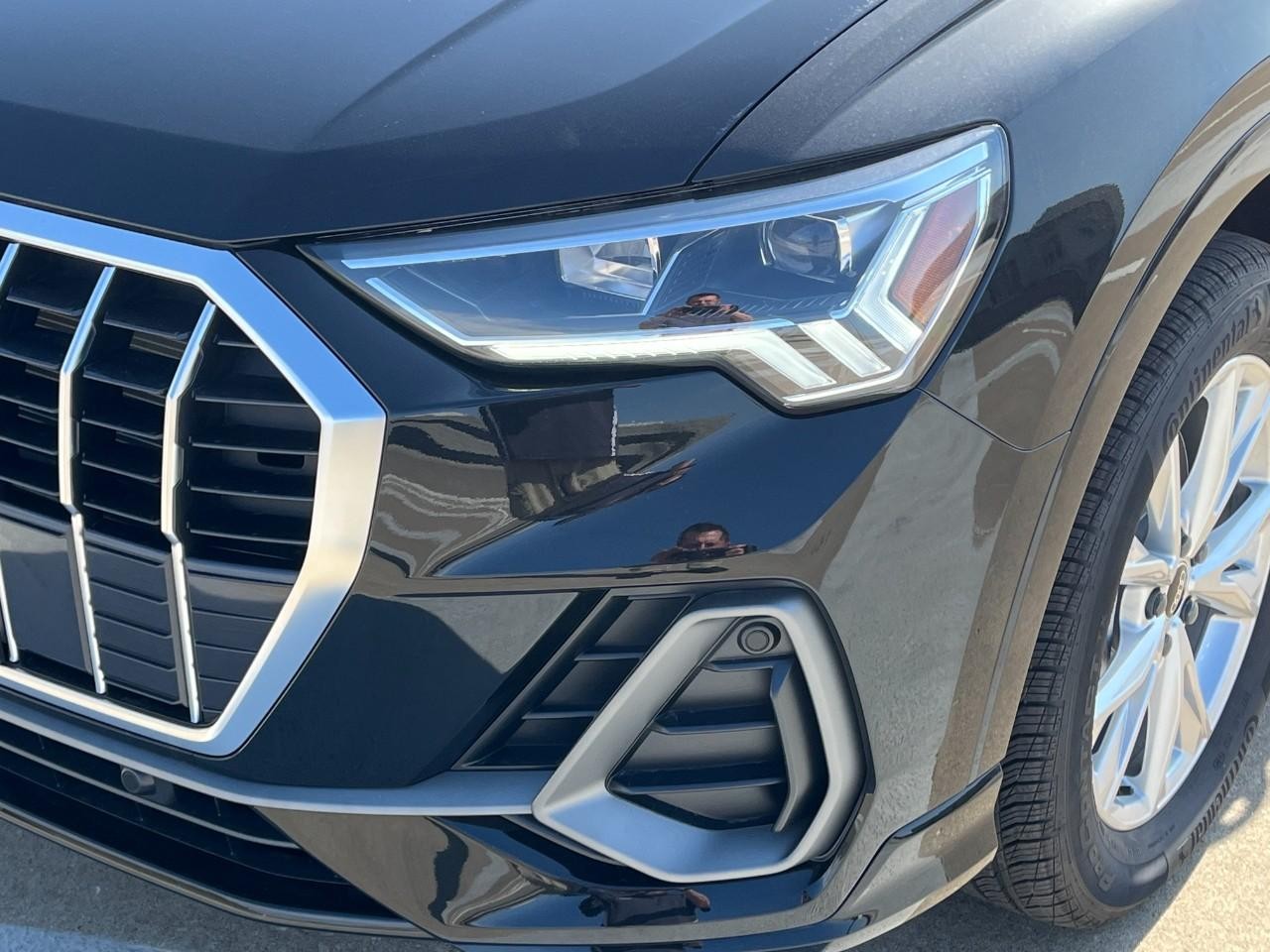 Audi Q3 Vehicle Full-screen Gallery Image 9