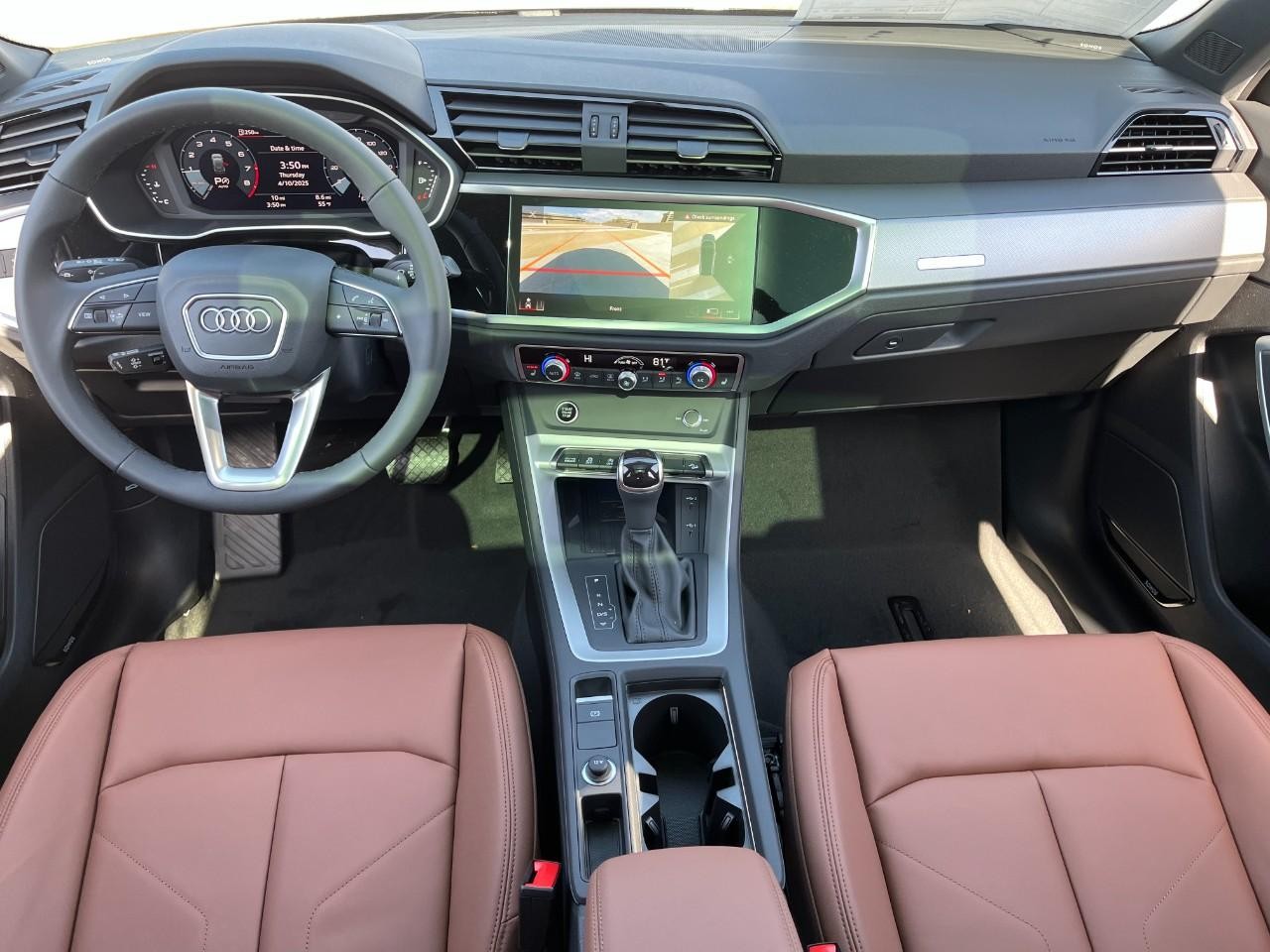 Audi Q3 Vehicle Full-screen Gallery Image 14