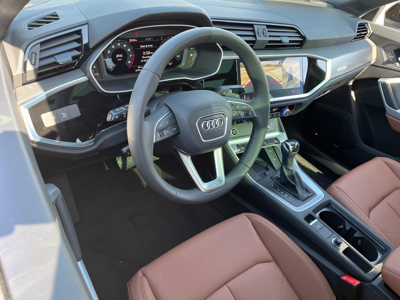 Audi Q3 Vehicle Full-screen Gallery Image 20