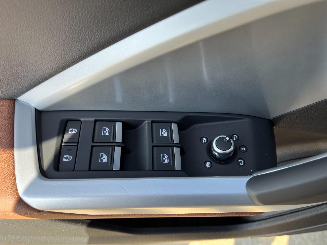 Audi Q3 Vehicle Full-screen Gallery Image 35