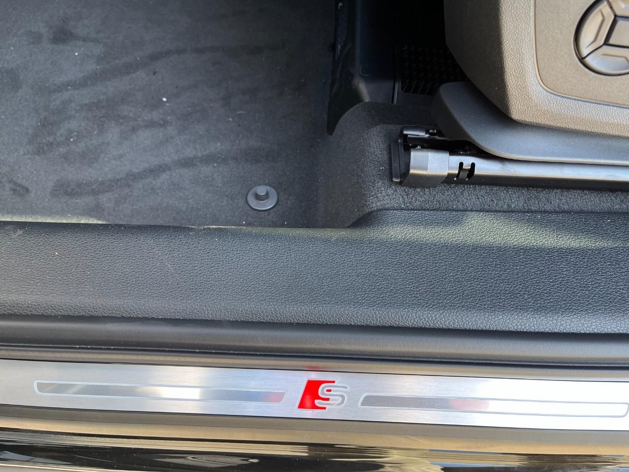 Audi Q3 Vehicle Full-screen Gallery Image 38