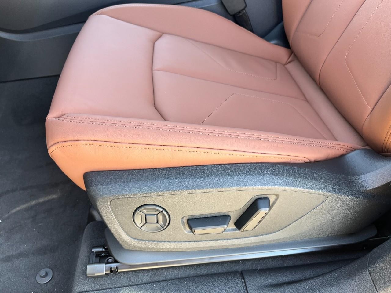 Audi Q3 Vehicle Full-screen Gallery Image 39