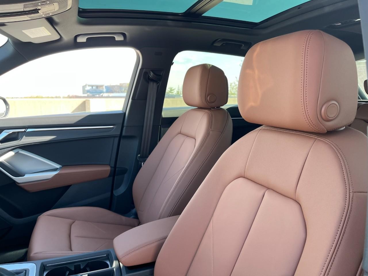 Audi Q3 Vehicle Full-screen Gallery Image 40